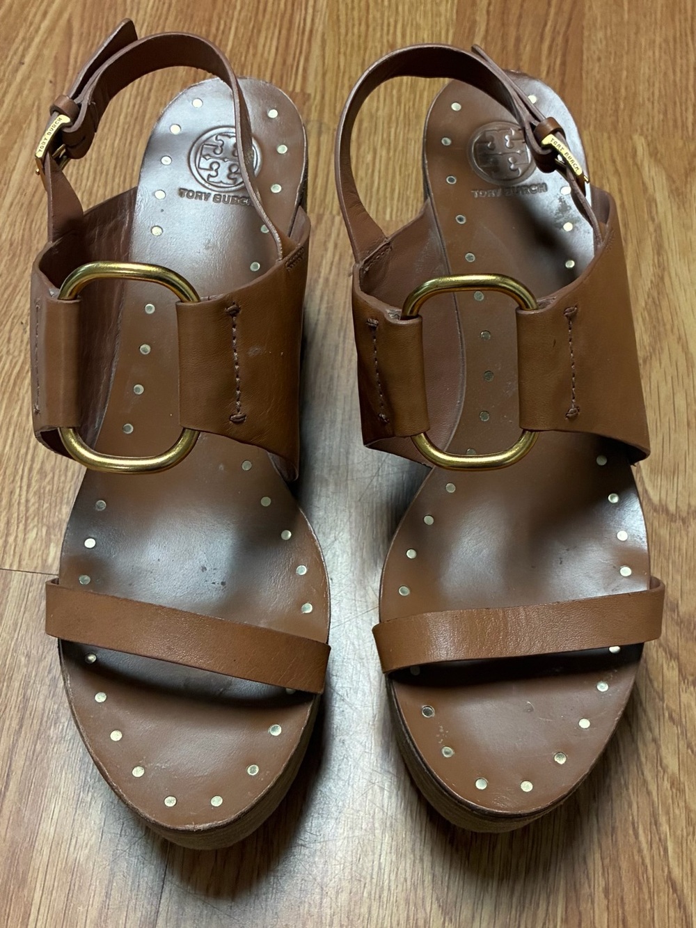 Tory Burch Tan Leather Studded Wedge Sandals Gold Ring Detail Size 9.5